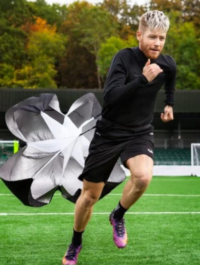 parasut-lari-running-parachute-dalam-latihan-sepak-bola