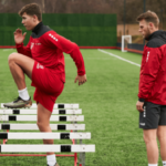 latihan-fisik-sepak-bola-untuk-pemain-sayap-cepat