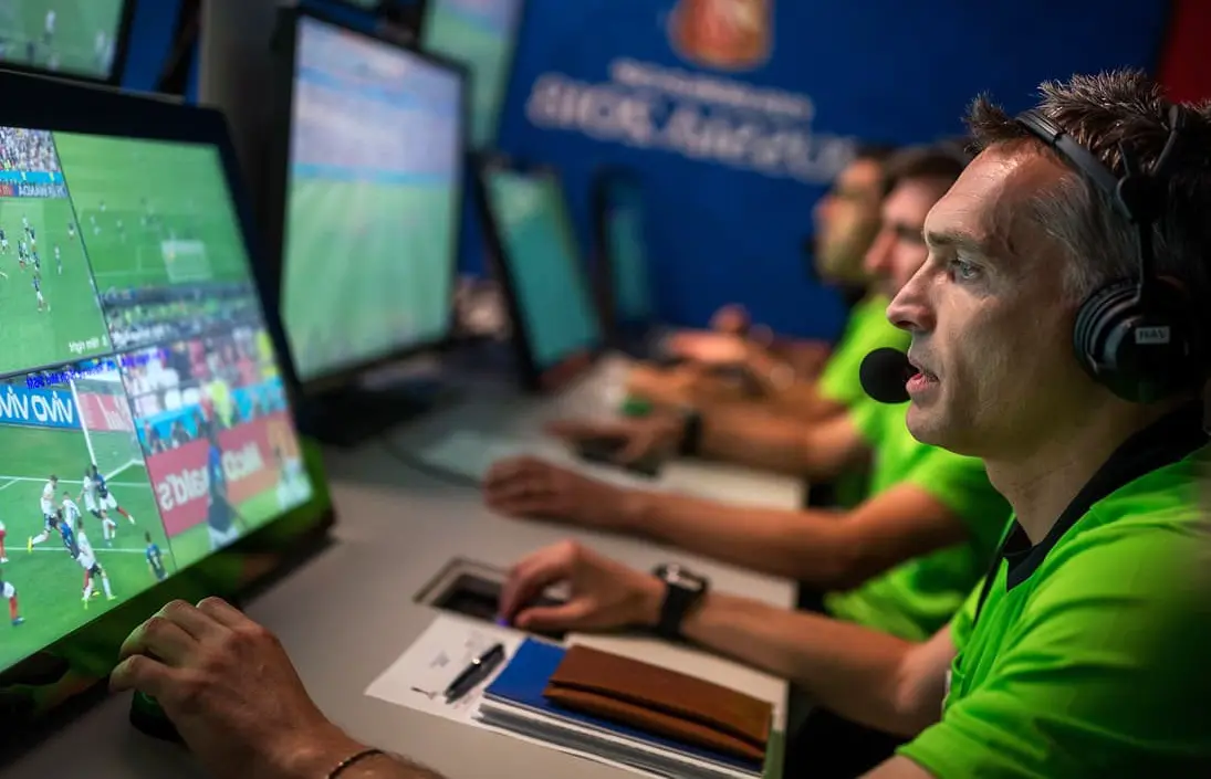 Pengaruh Teknologi VAR dalam Mengubah Wajah Sepak Bola